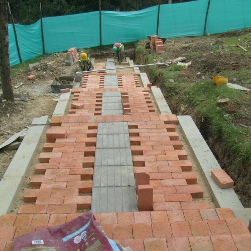 Construcción Sendero Peatonal Parque Monteniza